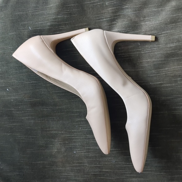 Never worn Ann Taylor nude heels - Picture 3 of 8